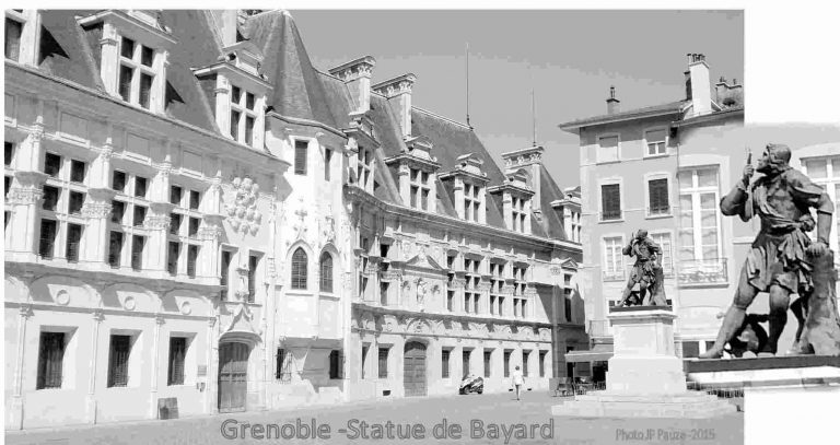 Hommages - statue du chevalier Bayard Grenoble
