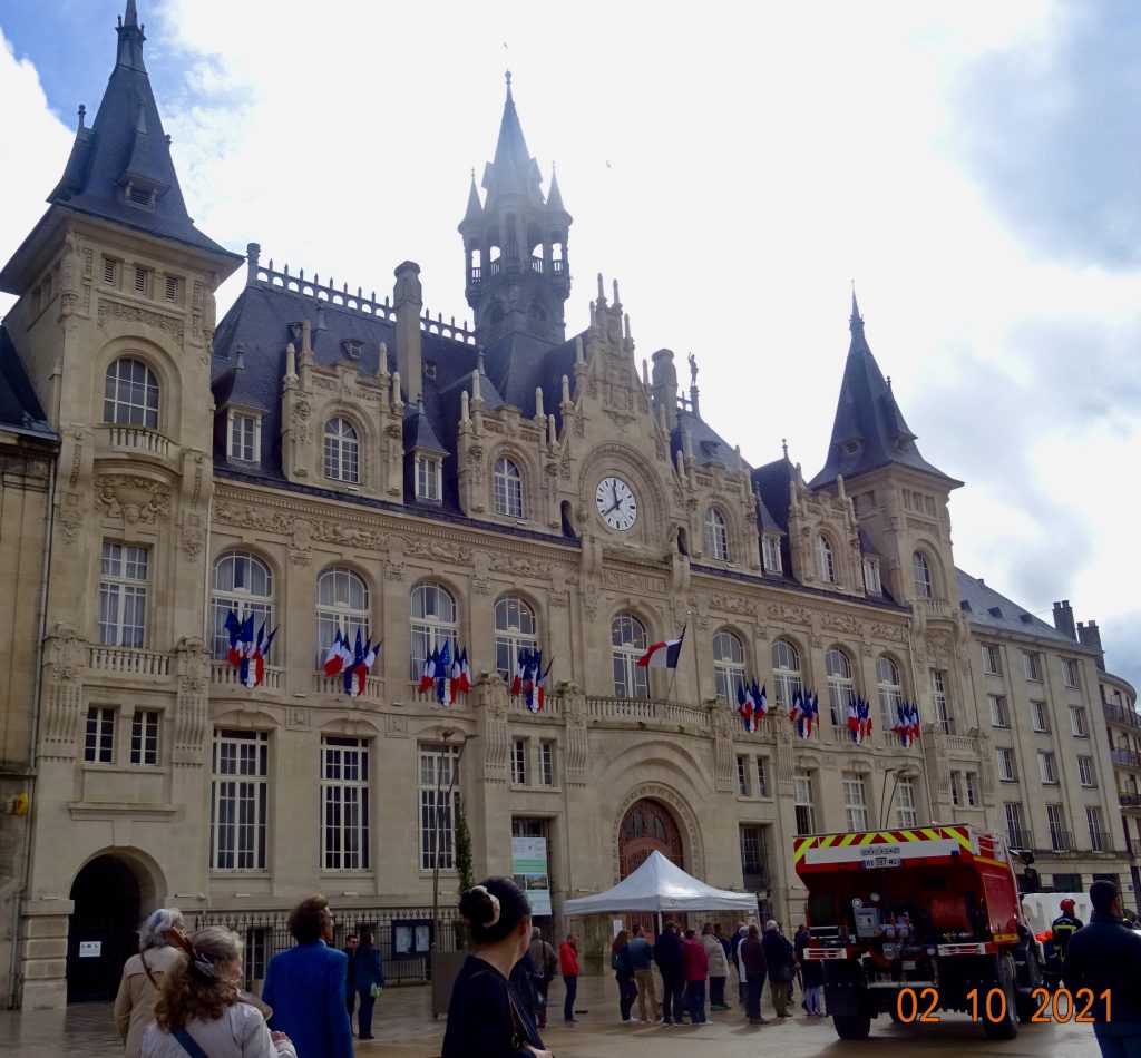 Mézières-Hôtel de Ville - Les Amis de Bayard