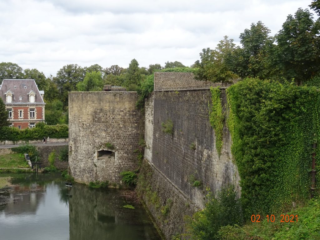 Mézières rempart2 - Les Amis de Bayard